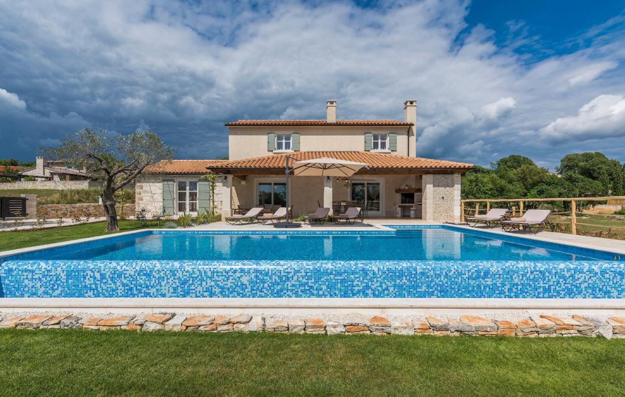 Villa-Osmium Smoljanci Exterior photo
