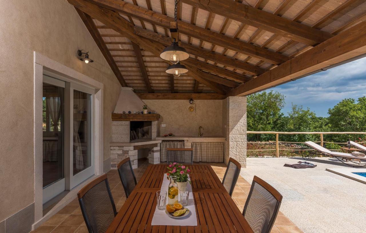 Villa-Osmium Smoljanci Exterior photo