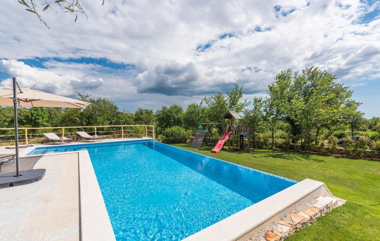 Villa-Osmium Smoljanci Exterior photo